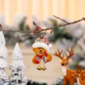 Schattige vilten teddybeer kersthanger met bellen voor kerstboomdecoratie - Rood-Groene Kleine Bel Hanger (Beer)