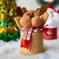 Scatola regalo di Natale festosa con decoro renna di peluche per mele e dolci natalizi - Scatola Regalo Renna