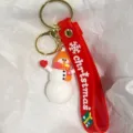 Festlicher Weihnachts-Schlüsselanhänger mit 3D-Schneemann und rotem Silikonband - Schneemann mit orangem Schal / Rot