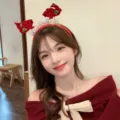 Diadema roja festiva de Año Nuevo con carpas koi y el símbolo Fu dorado. - Diadema Pez y Bendición / Talla única