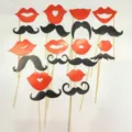 Set di accessori per foto divertenti con labbra rosse e baffi per decorazioni - Taglia unica / Baffi e Labbra