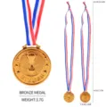 Detaillierte Maße und Gewicht der goldenen Kunststoff-Medaille für Kinder mit Band - Kronen Trophäen Stil / Band einseitig ca. 38cm / Kupfer