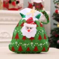 Weihnachtliche Geschenktüte mit 3D-Weihnachtsmann und schönen roten Tannenbaummotiven - Samt-Kordelzugbeutel - Weihnachtsmann / Grün