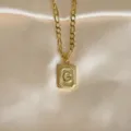 Goldfarbene Edelstahl Halskette mit Buchstabe G Anhänger, minimalistischer Hip-Hop Modeschmuck. - Buchstabe G / Gold