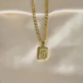 Goldene Edelstahl quadratische Buchstabe R Anhänger Halskette Figaro Kette Variante. - Buchstabe R / Gold