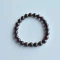Nahaufnahme der feinen Granat Perlen Armband Details, glatte runde Edelsteine Natur pur. - 10# Natürlicher Granat