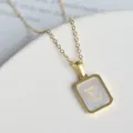Goldene Titanstahl rechteckige Muschel Initialen Buchstabe E Anhänger Halskette für Damen Mode - Buchstabe E