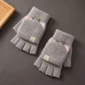 Simpatici guanti in maglia grigia a mezzo dito con orecchie di gatto, spesse manopole invernali. - Taglia unica / Grigio
