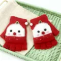 Simpatici guanti invernali rossi in maglia mezzo dito con adorabile design da pupazzo di neve. - Taglia unica / Piccola palla di neve, rosso
