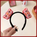 Traditioneller chinesischer Löwentanz bestickter roter Haarreif für Kinder zum Neujahr - Einheitsgröße / Bestickter Weißer Drachenstil / Schwarz