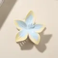 Pince à cheveux fleur de frangipanier dégradé jaune et bleu style vacances - Emballage individuel (sac OPP) / Bleu Jaune Dégradé (8cm)