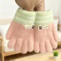 Guanti a cinque dita in maglia per bambini con strisce verdi e patch coniglietto. - Taglia unica / Pesca portafortuna