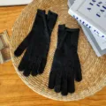Guanti invernali in maglia nera, caldi e spessi guanti in lana a cinque dita per donne. - Taglia unica / Guanti a cinque dita con spacco nero
