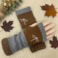 Gestreickte fingerlose Handschuhe braun grau Herbst Winter Stulpen mit Libellen Stickerei - Libelle Kaffee