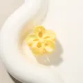 Elegante molletta per capelli a fiore giallo pastello da 2,5 cm con design a cinque petali - Fiore a cinque petali / 2.5cm / Giallo Perlato