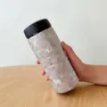 Tragbare doppelwandige Thermoflasche aus reinem Titan mit einzigartiger Eisblumen-Kristallstruktur - 400ml / Eisblumen Silber