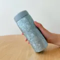 Tragbare Thermoskanne aus reinem Titan mit einzigartiger Eisblumen-Texturierung - 400ml / Eisblumen Blau