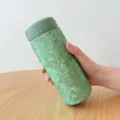 Premium grüne Thermo-Trinkflasche aus reinem Titan mit einzigartiger Eisblumen-Struktur - 400ml / Eisblumen Grün