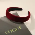 Diadema vintage de terciopelo burdeos acolchada con diseño de ala ancha para mujer - Terciopelo / Burdeos