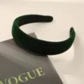 Diadema elegante de terciopelo verde oscuro con diseño ancho y alto para mujer moda - Terciopelo / Verde Oscuro