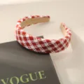 Elegante diadema vintage de pata de gallo roja y blanca con diseño de ala ancha retro - Estilo F (Patrón de Cuadros) / Cuadros Rojo Blanco