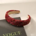 Diadema ancha de tweed rojo elegante con diseño vintage y volumen superior alto - Estilo H (Patrón de Cuadros) / Rojo Jaspeado