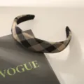 Diadema ancha vintage con estampado de cuadros caqui y negro para un look elegante - Estilo J (Patrón de Cuadros) / Cuadros Marrón-Negro