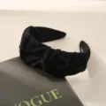 Elegante diadema vintage negra con nudo y textura de terciopelo para el cabello. - Estilo Ancho con Pliegues / Negro