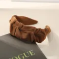 Diadema ancha de terciopelo plisado marrón vintage para un peinado elegante y fino - Estilo Ancho con Pliegues / Caramelo