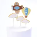 Set van taarttoppers met cartoonvliegtuig, luchtballon en witte wolken voor verjaardag - Gouden Vliegtuig Wolk Luchtballon (96321)