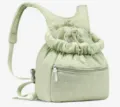 Gros plan détaillé du sac à dos pour animaux de compagnie vert clair à pois avec cordon en filet. - Sac pour animaux à pois verts