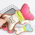 Joli jouet os en peluche pour chien, jouet à mâcher en velours côtelé pour petits chiots. - Rose Blanc