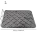 Vue de détail rapprochée du tapis chauffant matelassé pour animal en gris, taille L. - 58x88cm