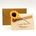 Handgemaakte wenskaartenset met gedroogde zonnebloem en kraftpapier envelop - Zonnebloem (s361)