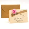 Handgemaakte wenskaartenset met een roze droogbloem en een bruine kraft envelop - Pink Rose (s361)