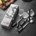 Premium-Küchenhelfer-Set aus Edelstahl mit schwarzen ergonomischen Griffen und Box - 4-teiliges Set in Box