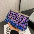 Pochette de soirée en sequins bleus et violets avec fermoir en strass brillant - Bleu