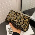 Pochette de soirée élégante à paillettes dorées, poignée strass et chaîne argentée - Or