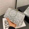 Pochette de soirée élégante en paillettes argentées avec bandoulière chaîne - Blanc