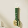 Grüne multifunktionale Flüssigschuhreinigungsbürste mit weichen Borsten und Wandhaken. - Schuhbürste mit Flüssigkeitsspender [Luxus-Grün]