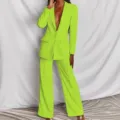 Ensemble pantalon vert néon élégant, blazer à manches longues et pantalon large. - Vert
