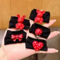 Set de cinco coleteros rojos con lindos dijes de oso, conejo, corazón y lazo de lunares - 5 Piezas / Conejo Rojo (Oso Rojo de Angola Anillo de Toalla)