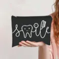 Zwarte polyester make-uptas met tandheelkundige glimlachprint en een ritssluiting - Zwart (Smile Tandheelkundig Thema)