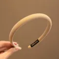 Serre-tête rembourré en maille beige élégant avec texture douce et étiquette fait main - Beige