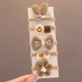 Lot de cinq élastiques à cheveux beiges pour filles avec nœuds en tissu et fleurs - 5 Pièces / Oreilles de Lapin Couleur Café