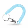 Portachiavi a molla a spirale azzurro chiaro con anello in metallo e moschettone pratico. - Azzurro