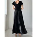 Vista trasera del elegante vestido largo negro con mangas de vuelo y lazo ajustable. - XXS / Vestido Largo Negro