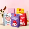 Bolsas de regalo de papel kraft con corazones de San Valentín en varios colores - Estilo de Pareja de Gnomos y Corazón (s655) / 12 Hojas