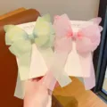 Elegantes pinzas para el cabello de mariposa con alas transparentes y cintas para niñas - Set de dos piezas / Mariposa de Gasa Verde y Rosa