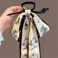 Chouchou ruban satin vintage français avec élégant accessoire de pic à cheveux - Épingle à Cheveux Élégante avec Ruban / Jaune Abricot